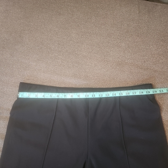 EUC ATHLETA MERCURIAL CROP FLARE PANTS black - Picture 7 of 9